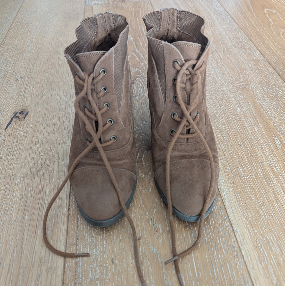 Elegant Tan Heeled Boots for Women